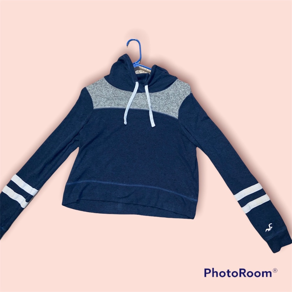 Hollister Long sleeve with hood Size Small